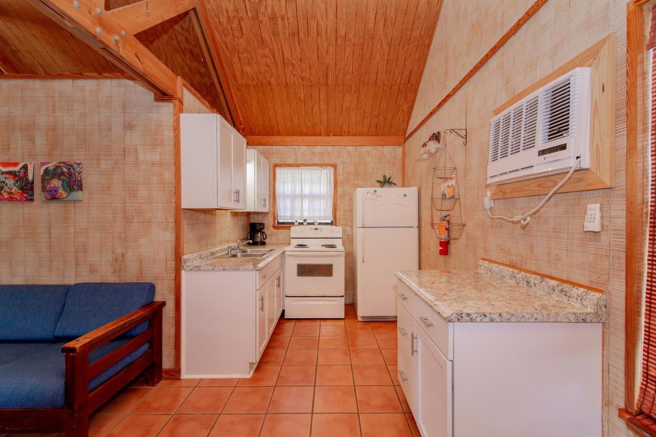 Seven Bluff Cabins Concan Luaran gambar