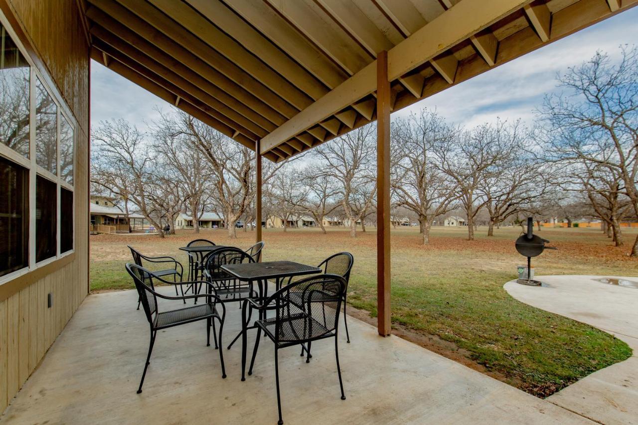 Seven Bluff Cabins Concan Luaran gambar