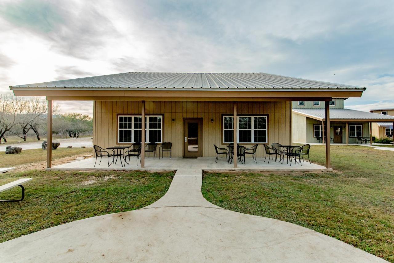 Seven Bluff Cabins Concan Luaran gambar