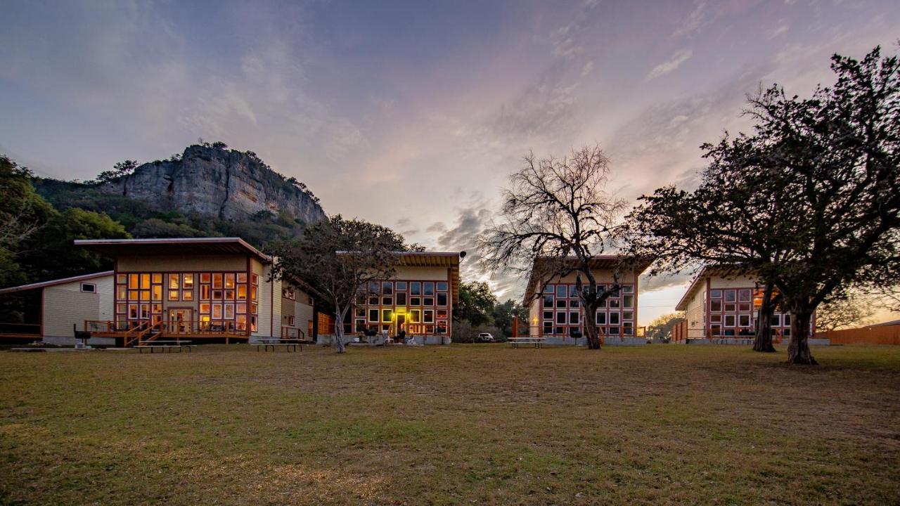 Seven Bluff Cabins Concan Luaran gambar