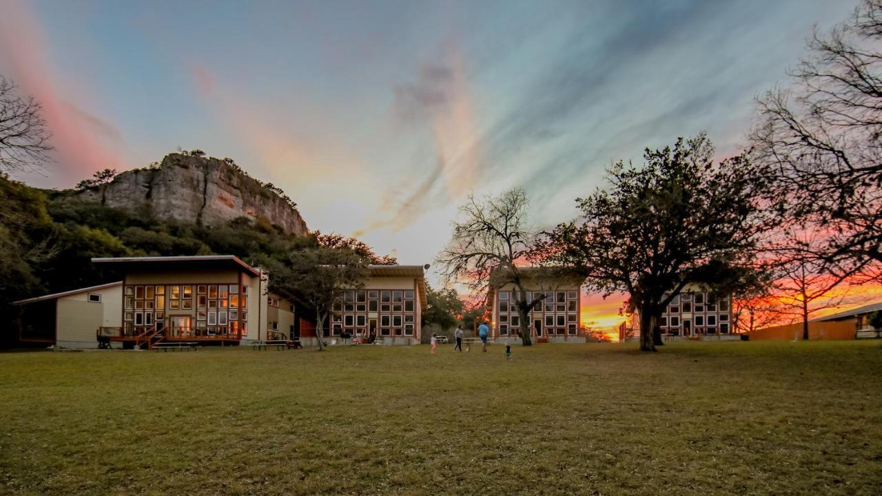 Seven Bluff Cabins Concan Luaran gambar