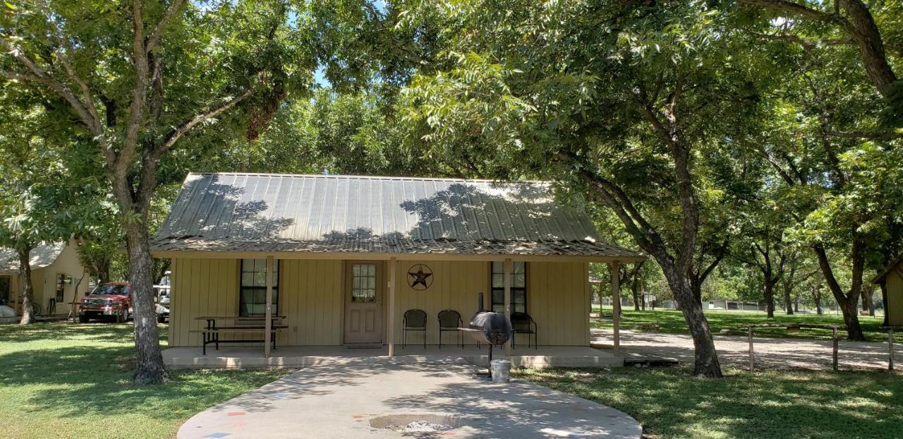 Seven Bluff Cabins Concan Luaran gambar