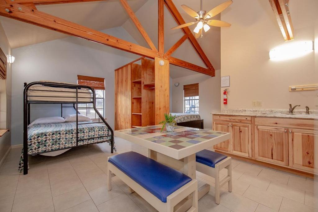 Seven Bluff Cabins Concan Luaran gambar