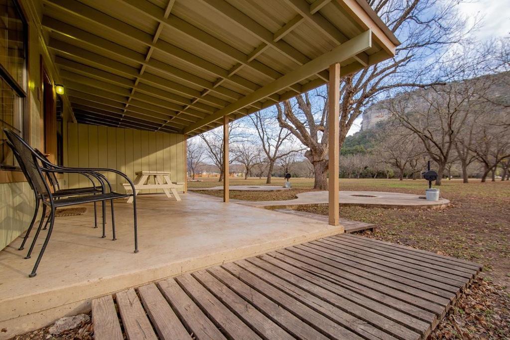 Seven Bluff Cabins Concan Luaran gambar
