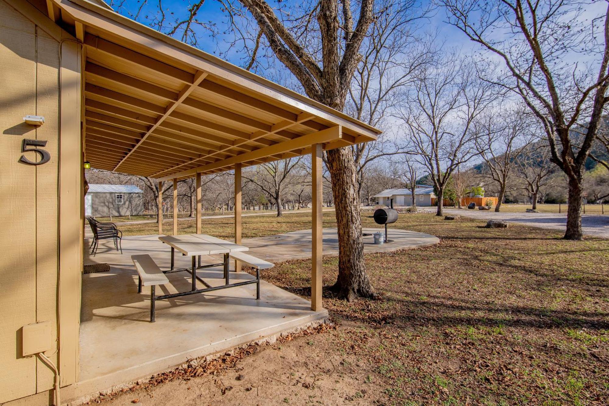 Seven Bluff Cabins Concan Luaran gambar