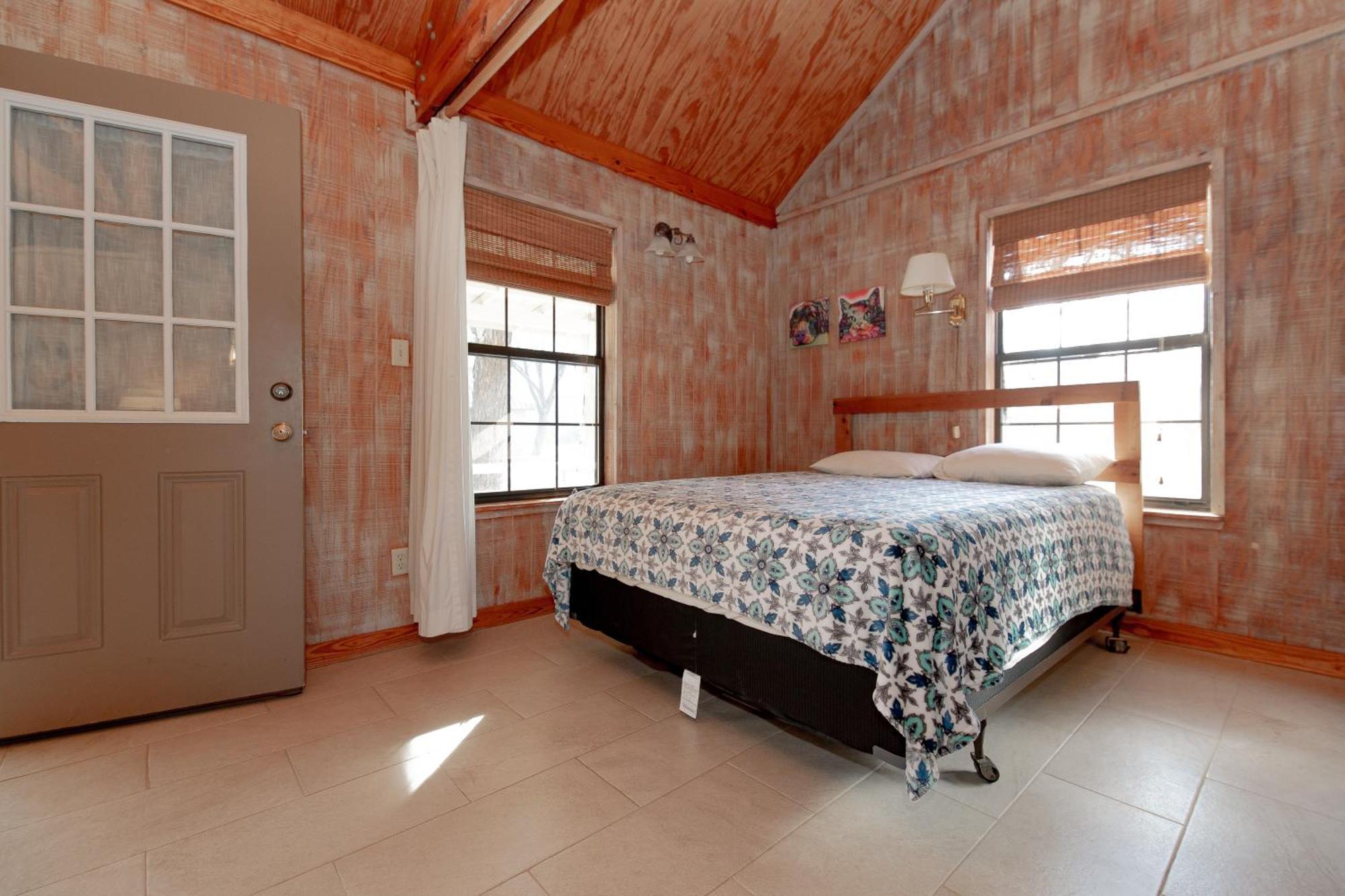 Seven Bluff Cabins Concan Luaran gambar